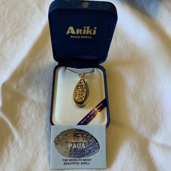 NEW! Ariki Paua Shell and Gold Necklace - Picture 3 of 4